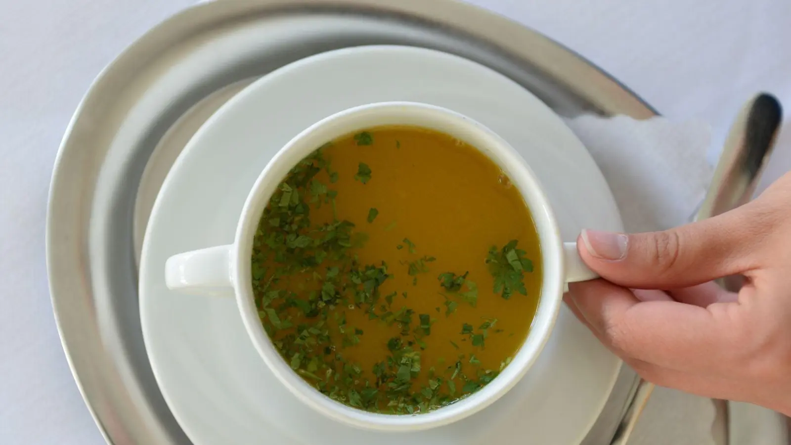 Eine große Mehrheit der Menschen unter 30 Jahren findet Fasten sinnvoll. (Archivbild) (Foto: Felix Kästle/dpa)