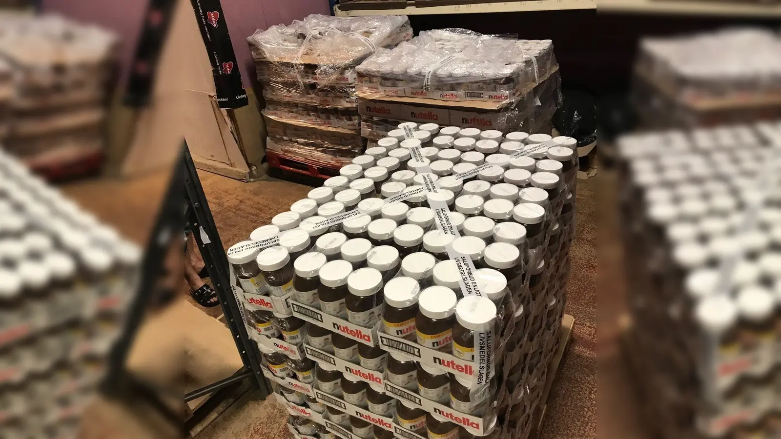 Die Behörde kann über 2.000 Nutella-Gläser nicht einfach so entsorgen. (Foto: -/Stadt Malmö/dpa)