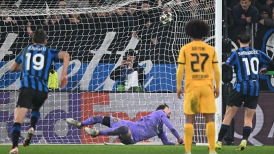 Ein böser Patzer von Torwart Gregor führte zum entscheidenden Elfmeter. (Foto: Federico Gambarini/dpa)