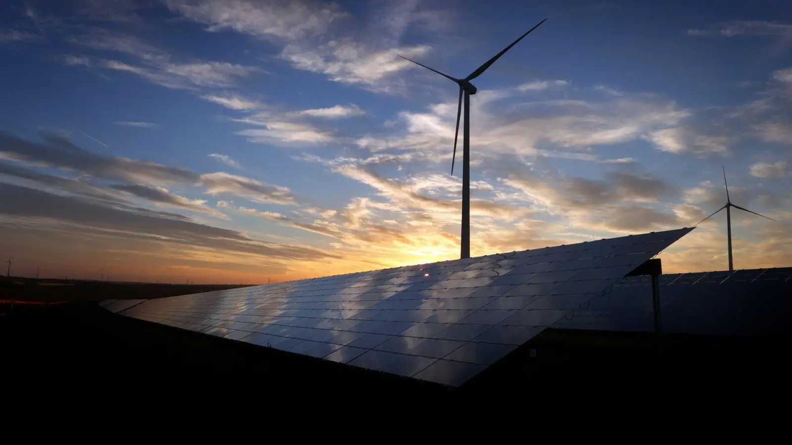 Im internationalen Vergleich ist Deutschland weder ein großes noch besonders sonniges Land - doch beim Ausbau der Solarenergie liegt die Bundesrepublik in der Spitzengruppe. (Symbolbild) (Foto: Karl-Josef Hildenbrand/dpa)