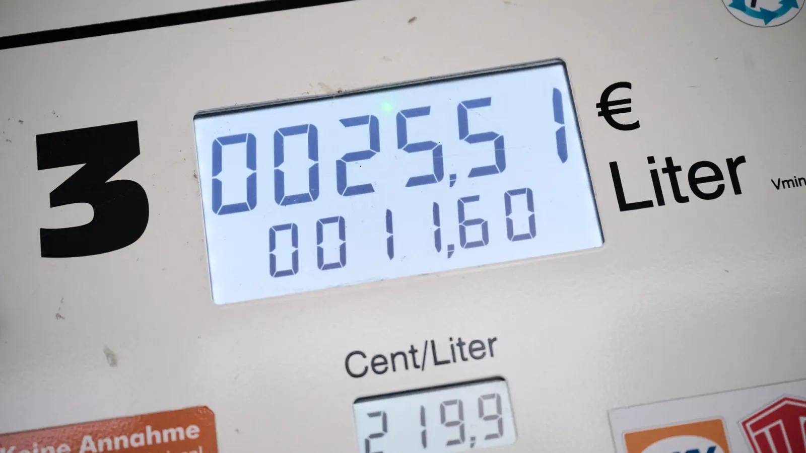 Die Energiepreise sind seit Monaten Haupttreiber der Inflation - nicht nur in Deutschland. (Archivbild) (Foto: Sina Schuldt/dpa)