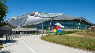 Google schraubte die Spanne für die geplanten Kapitalinvestitionen um fünf Milliarden Dollar nach oben. (Archivbild)  (Foto: Andrej Sokolow/dpa)