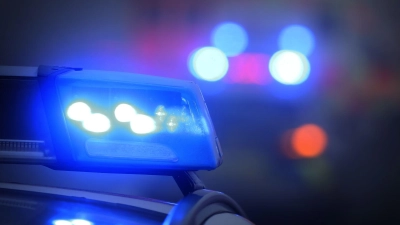 Die Polizei ruft Zeugen auf, sich mit Hinweisen zu dem flüchtigen Mann bei den Ermittlern zu melden. (Symbolbild) (Foto: Karl-Josef Hildenbrand/dpa)