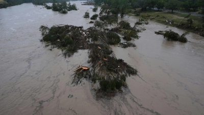 Der Guadalupe River stieg innerhalb kürzester Zeit um fast acht Meter an. (Foto: Eric Gay/AP/dpa)