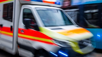 Beide Frauen wurden in ein Krankenhaus gebracht. (Symbolbild) (Foto: Jens Büttner/dpa)
