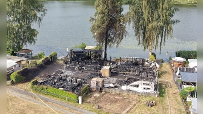 Eine Woche nach einem Feuer auf einem Campingplatz ist die Ursache weiter unklar. (Archivbild) (Foto: Daniel Löb/dpa)