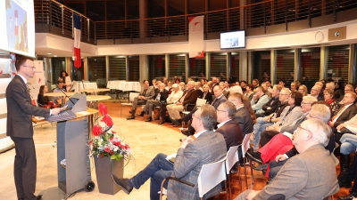 Rund 100 Gäste folgten der Einladung des Bezirks Mittelfranken zum deutsch-französischen Neujahrsempfang, zu dem Bezirkstagspräsident Peter Daniel Forster sie begrüßte. (Foto: Thomas Schaller)