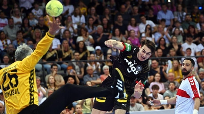 Die deutschen Handballer haben die EM-Qualifikation mit einem Sieg gegen die Türkei erfolgreich abgeschlossen. (Foto: Markus Lenhardt/dpa)