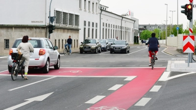 Einer der neuralgischen Punkte im Radnetz der Stadt, der immer wieder kritisiert wurde: Der Verkehr für Pedaleure an der Oechsler-Kreuzung ist inzwischen mehrfach verbessert worden. (Archivfoto: Jim Albright)