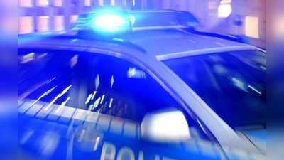 Die Polizei ermittelt nach einer Auseinandersetzung in Passau wegen eines versuchten Tötungsdelikts. (Symbolbild) (Foto: Carsten Rehder/dpa)