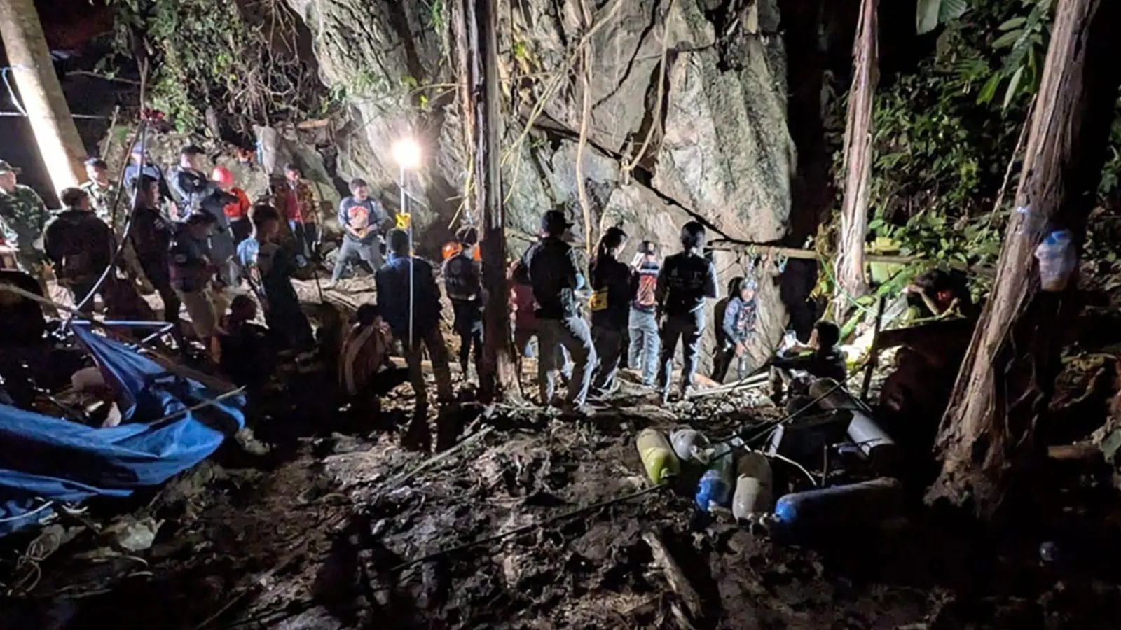 Spezialisten haben nach eigenen Angaben einen neuen Zugang zu der Höhle gefunden.  (Foto: Josh Richards/dpa)