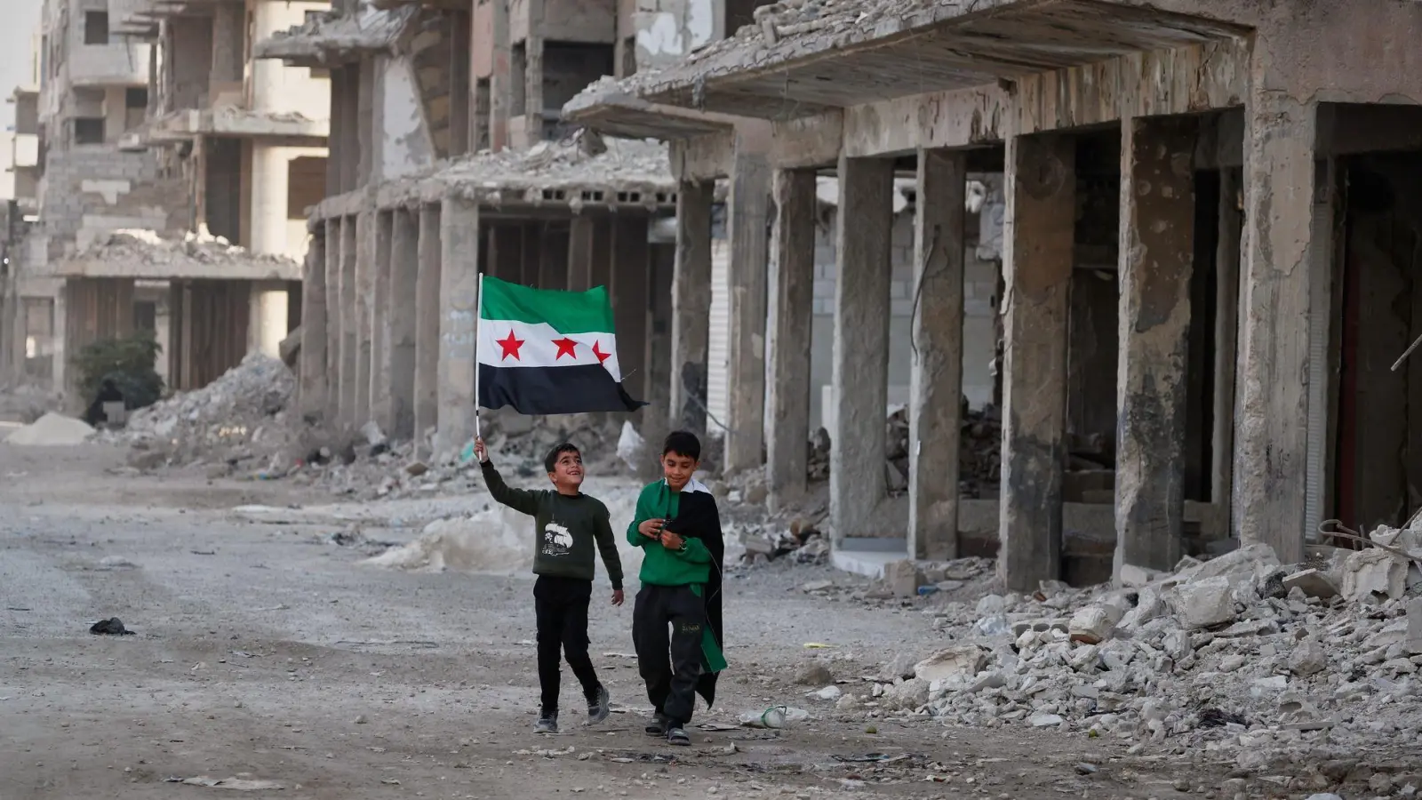In vielen Städten Syriens liegen immer noch ganze Viertel in Trümmern. (Archivbild) (Foto: Omar Sanadiki/AP/dpa)