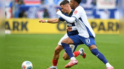 Kiel und Darmstadt lieferten ein intensives Spiel. (Foto: Daniel Bockwoldt/dpa)