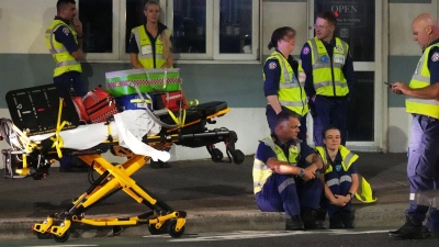 Bei dem Anschlag in Sydney gibt es mindestens zwölf Todesopfer. (Foto: Mark Baker/AP/dpa)