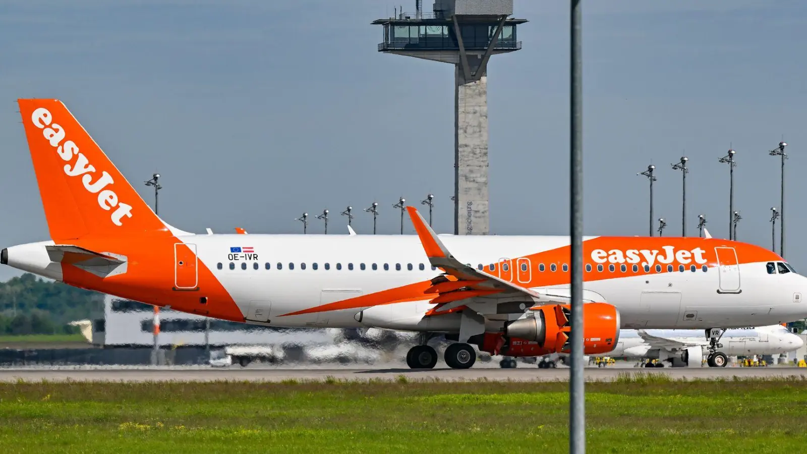 Ein Flugzeug von Easyjet musste am Dienstag auf dem Weg nach Griechenland in Deutschland landen. (Symbolbild) (Foto: Patrick Pleul/dpa)