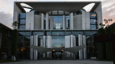 Im Bundeskanzleramt wird am Abend noch beraten. (Archivbild) (Foto: Hannes P. Albert/dpa)