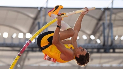 Armand Duplantis steigerte seinen Stabhochsprung-Weltrekord auf 6,29 Meter. (Foto: Boglarka Bodnar/MTI/AP/dpa)