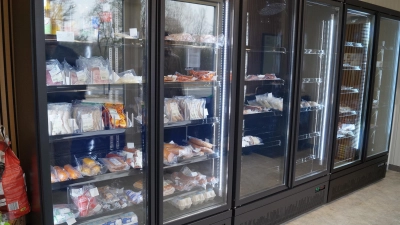 Selbstversorgungsautomaten und digitale Kleinsupermärkte wie hier etwa in Langenfeld gibt es schon einige im Landkreis. Gerne würde man das Angebot, auf Radler und Wanderer zugeschnitten, erweitern. (Foto: Nicole Gunkel)