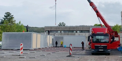 Die Bauarbeiten an der Ehegrundschule in Sugenheim starteten im April 2024. (Foto: Anton Schiefer)