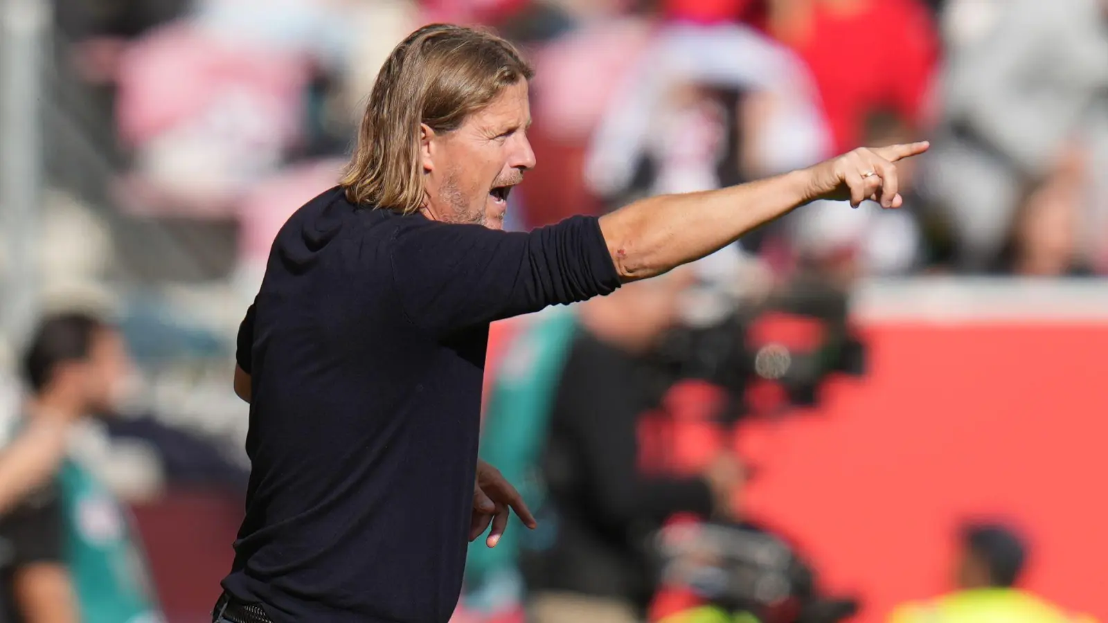 Der Mainzer Trainer Bo Henriksen kritisiert nach der Niederlage gegen Heidenheim Kritik den Schiedsrichter. (Foto: Thomas Frey/dpa)