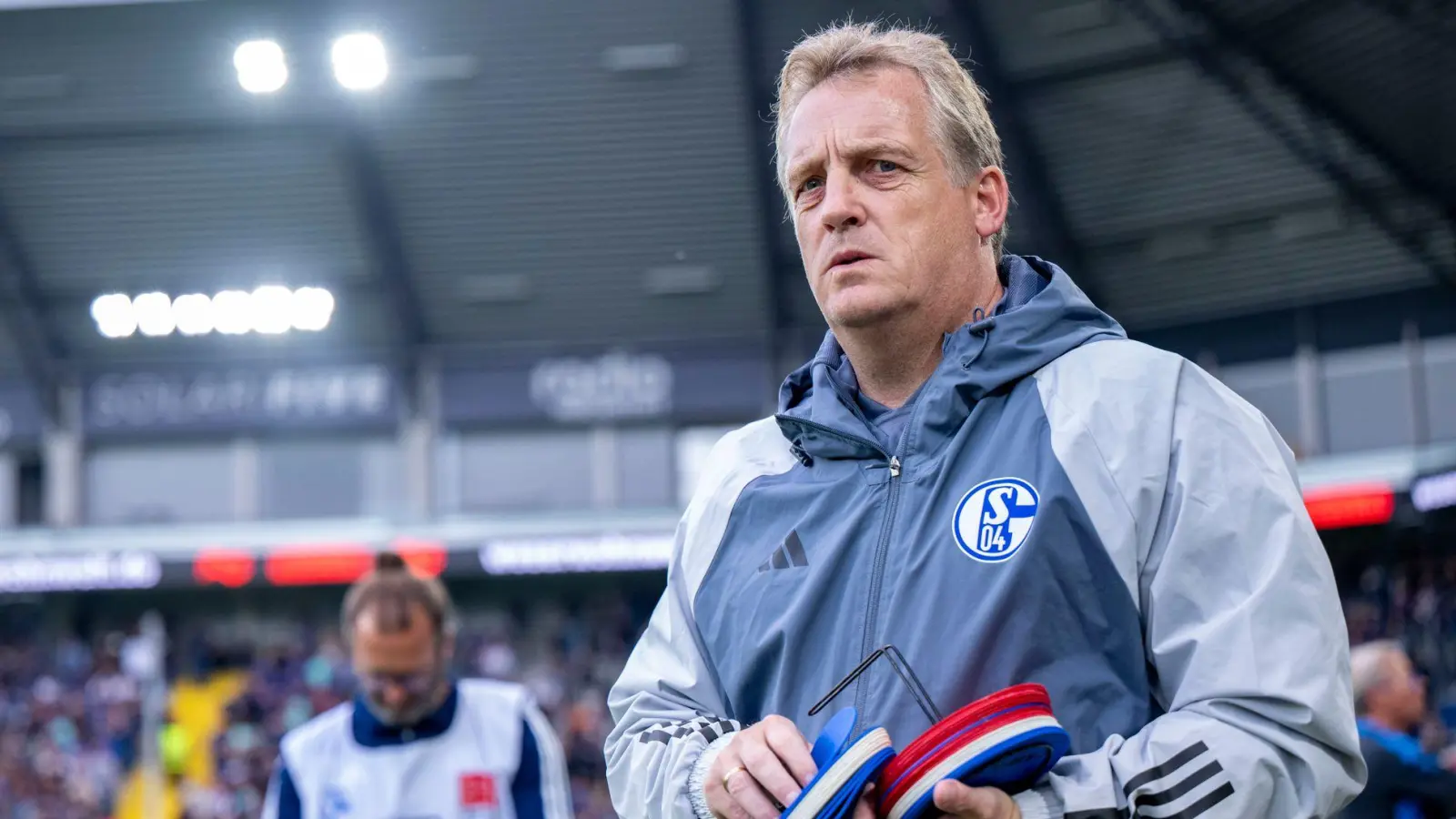 Nicht beim FC Schalke 04: Mike Büskens. (Foto: David Inderlied/dpa)