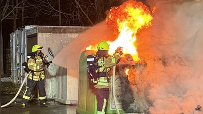 Auch 2026 war die Feuerwehr Rothenburg schon wieder mehrfach im Einsatz. So mussten im Januar drei Container und eine Streugut-Box in der Erlbacher Straße gelöscht werden. In der Hauptversammlung wurden die Gesamtzahlen für 2025 erläutert. (Archivbild: Thomas Hörber)