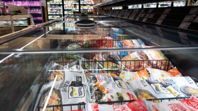 Supermärkte und Discounter halten ein großes Angebot tiefgekühlter Produkte für Kunden bereit. (Symbolbild) (Foto: Sven Hoppe/dpa)