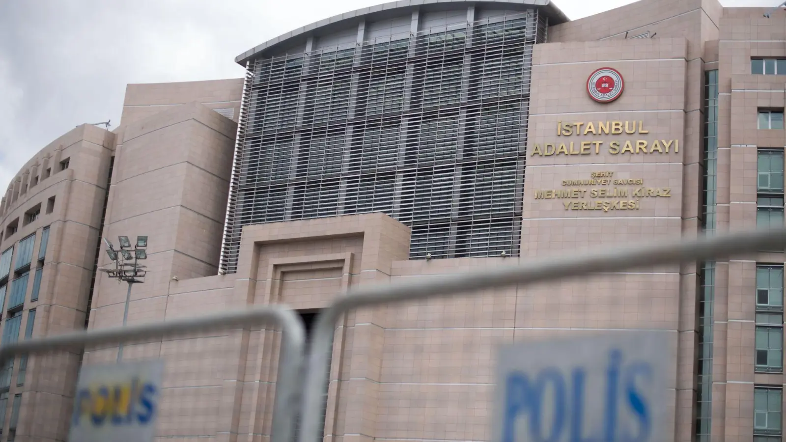 Im Istanbuler Justizpalast Caglayan findet der Prozess gegen die Angeklagten statt. (Archivbild) (Foto: Marius Becker/dpa)