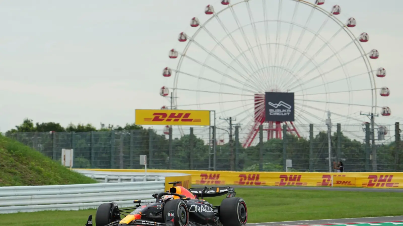 Max Verstappen beim Training in Suzuka. (Foto: Toru Hanai/AP)