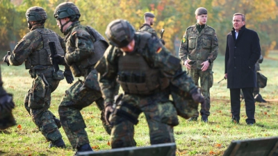 Der Wehrdienst soll zunächst freiwillig bleiben. (Symbolbild) (Foto: Christoph Reichwein/dpa)