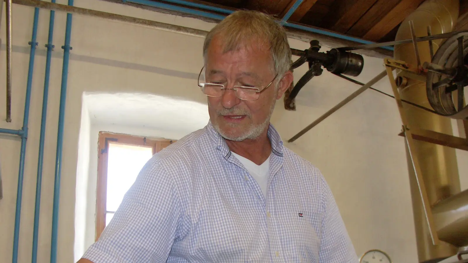 Siegfried Brückler hat 30 Jahre lang im Brauhaus aus Schlüsselfeld Bier gebraut, am 26. April<br>geht er letztmals im Museum seiner Brauleidenschaft nach.  (Foto: Ute Rauschenbach)