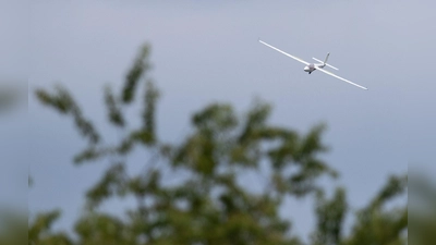 Der Pilot starb bei dem Absturz des Segelflugzeugs. (Symbolbild) (Foto: Friso Gentsch/dpa)