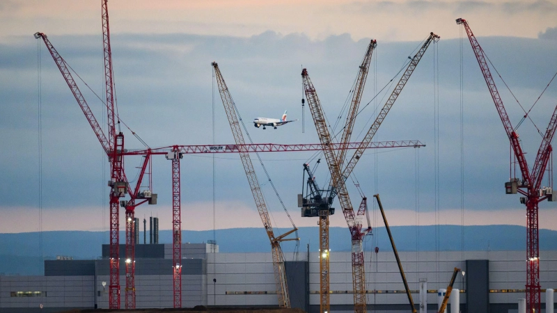 Der „Wettbewerbsreport Ostdeutschland“ des Dresdner Ifo-Instituts sieht die Gefahr, dass der Osten Deutschlands wirtschaftlich den Anschluss verliert. (Archivbild) (Foto: Robert Michael/dpa)