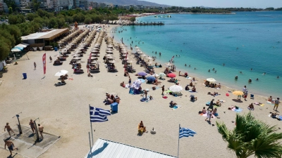 Tragödie im Urlaubsparadies: Das frisch verheiratete Paar wollte in Griechenland Flitterwochen machen. (Symbolbild) (Foto: Yorgos Karahalis/AP/dpa)