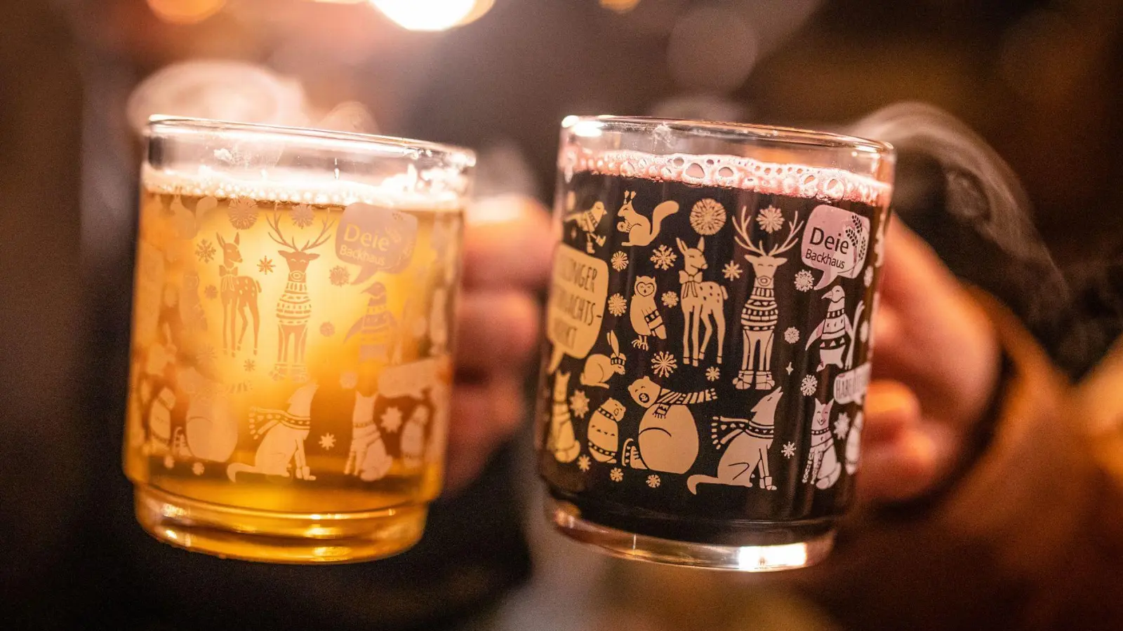 Auf Weihnachtsmärkten wird zwar viel Glühwein getrunken. Gegen die Kälte sind alkoholfreie Getränke jedoch besser geeignet. (Symbolbild) (Foto: Christoph Schmidt/dpa)