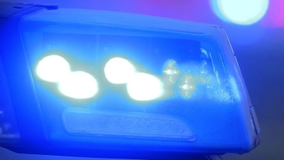 Ein Mann musste in ein Krankenhaus gebracht werden. (Symbolbild) (Foto: Karl-Josef Hildenbrand/dpa)