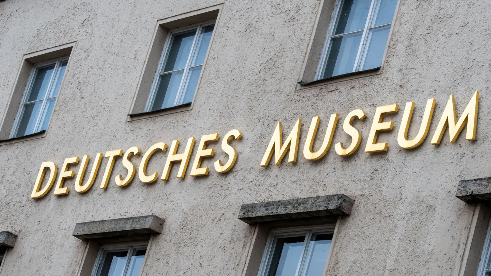 Das Deutsche Museum auf der Museumsinsel feiert 100. Geburtstag. (Archivbild) (Foto: Peter Kneffel/dpa)