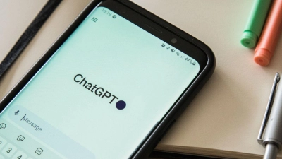 Chatbots wie ChatGPT werden im Alltag zunehmen genutzt - und können auch im Berufsleben Zeitersparnis bringen. (Foto: Christin Klose/dpa-tmn)