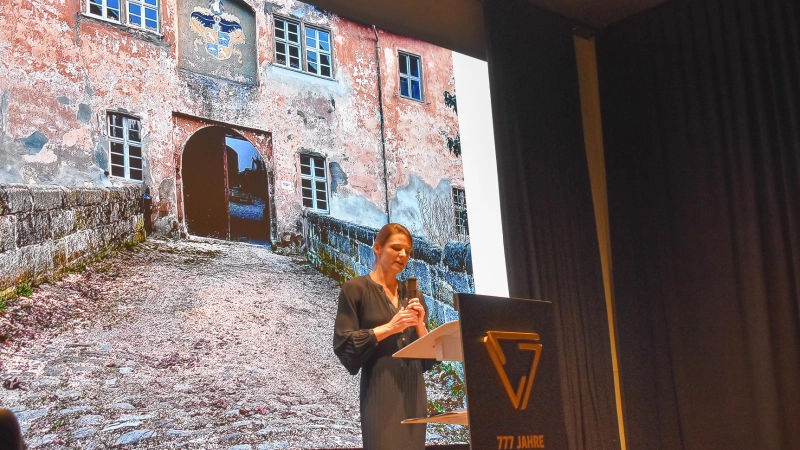 Dr. Sandmeier referierte über die Geschichte Neuhofs (Foto: Ute Niephaus)