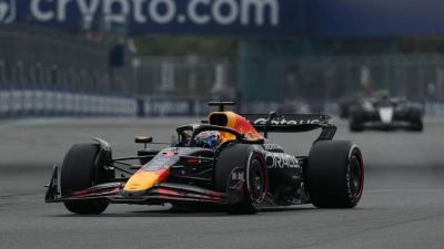 Max Verstappens Team will für ihn Platz drei in Miami erstreiten. (Foto: Hasan Bratic/dpa)