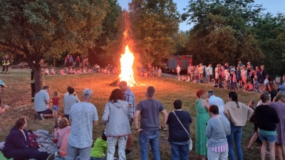 Auch dieses Jahr finden wieder in Westmittelfranken zahlreiche Sonnwendfeuer statt, wie hier in Hagenbüchach. (Archivbild: Rainer Weiskirchen)