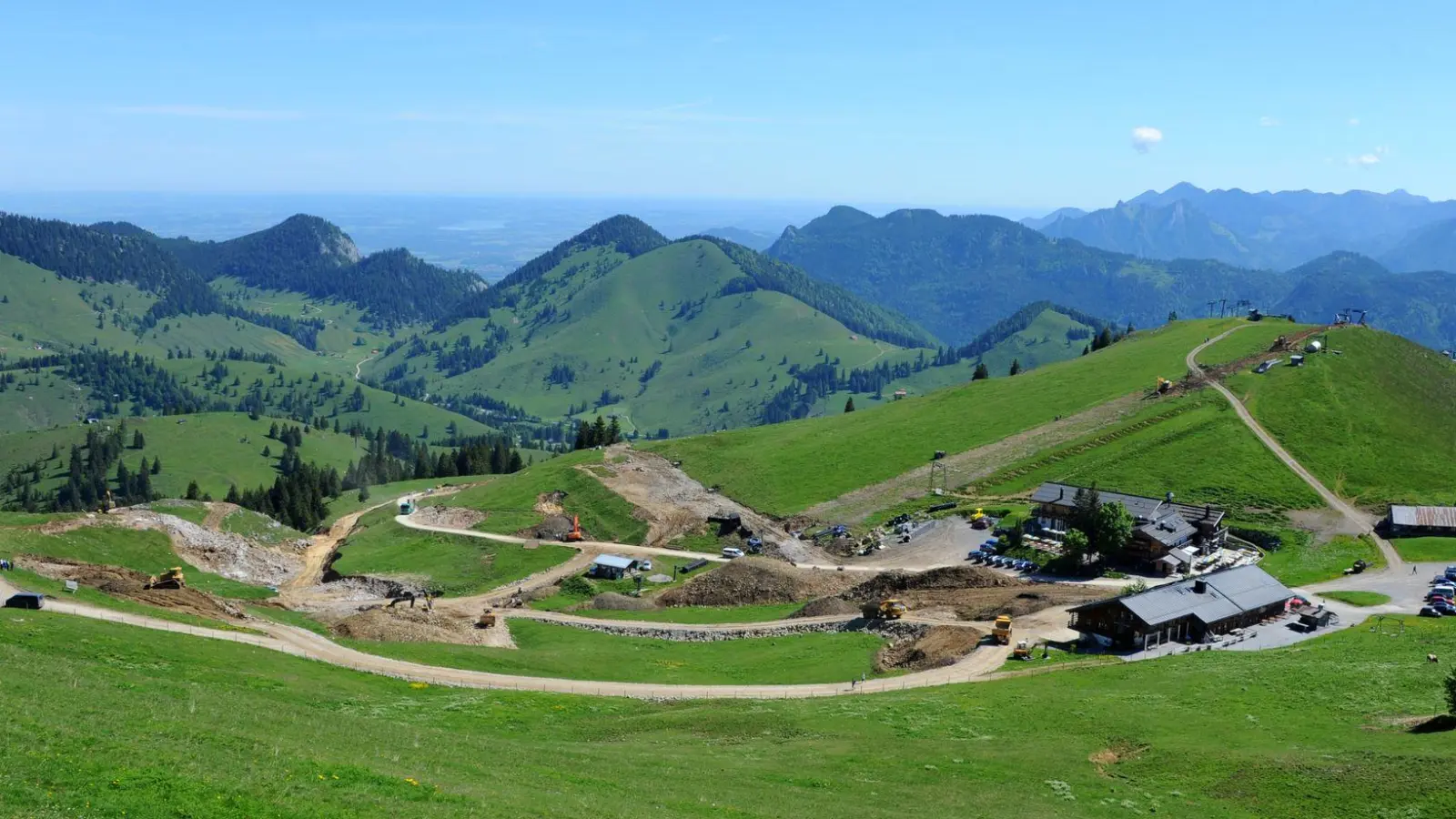Die Landschaft rund um das Sudelfeld lockt auch viele Motorradfahrer. (Archivbild) (Foto: picture alliance / dpa)