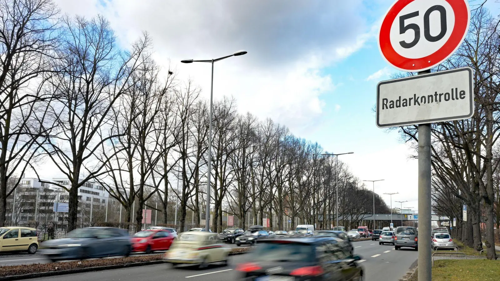 Münchens Oberbürgermeister Dieter Reiter (SPD) will am Mittleren Ring vorerst an Tempo 50 festhalten. (Foto: Malin Wunderlich/dpa)