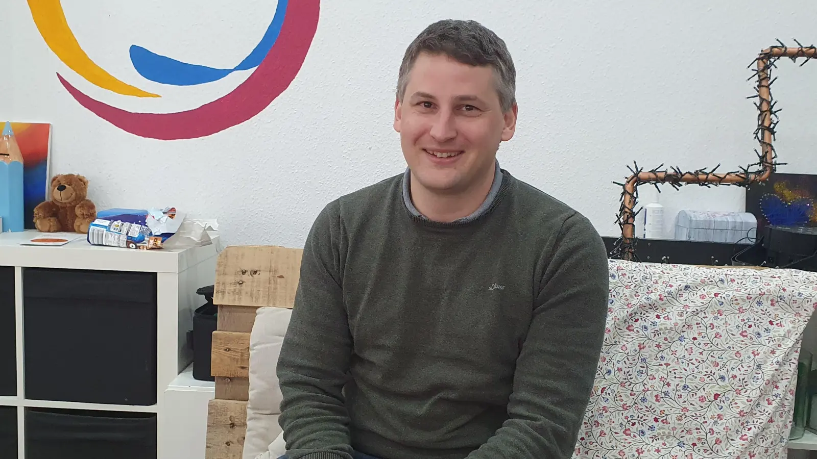 Dekanatsjugendreferent Philipp Flierl stellt sich neuen Herausforderungen: Ab 1. Juli wird er Kita-Geschäftsführer im Dekanat Bad Windsheim und folgt damit auf Johannes Zintz. (Foto: Anna Franck)