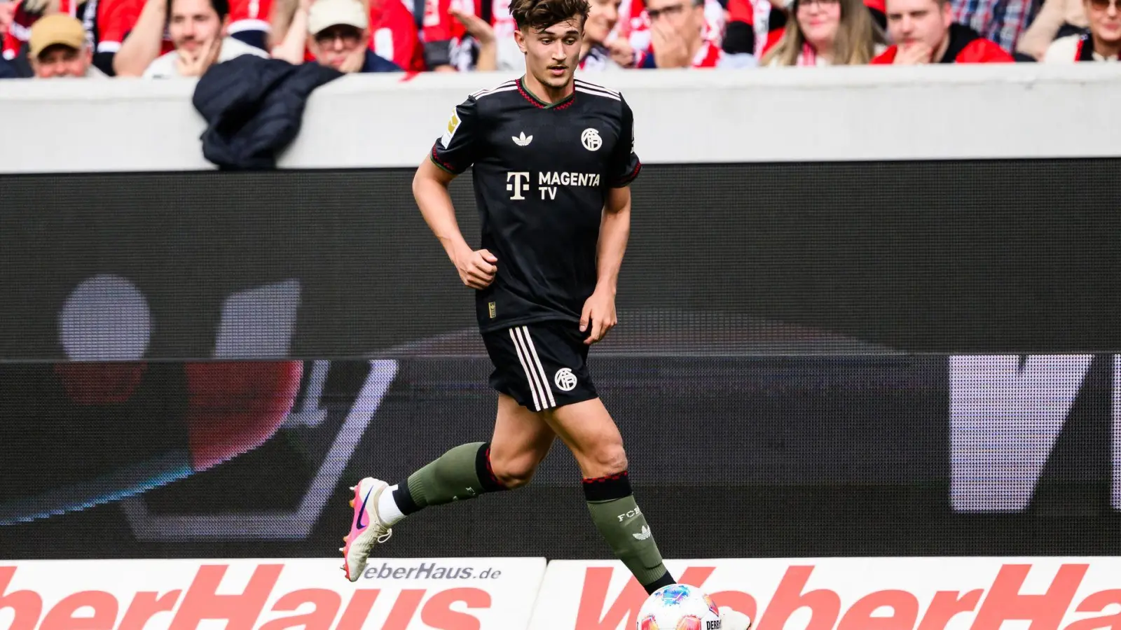 Tom Bischof fehlt dem FC Bayern vorerst verletzt. (Archivbild) (Foto: Tom Weller/dpa)