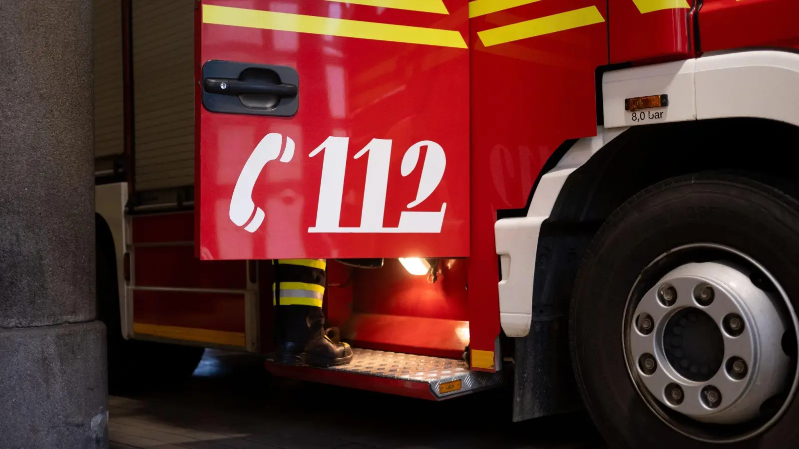 Die Feuerwehr löschte den Brand im Dach der Münchner St.-Helena-Kirche. (Symbolbild) (Foto: Niklas Treppner/dpa)