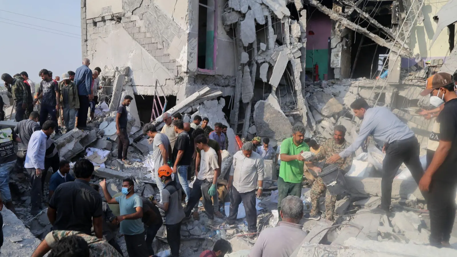 Am 28.2.2026 liegt die Mädchenschule in Minab in Trümmern. (Archivbild) (Foto: Uncredited/Mehr News Agency/AP/dpa)