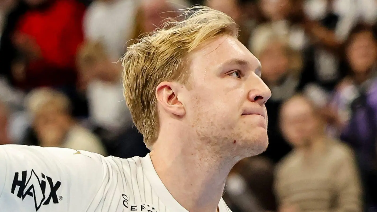 Kiels Eric Johansson jubelt nach einem Tor - gegen Pick Szeged war er acht Mal erfolgreich. (Foto: Frank Molter/dpa)