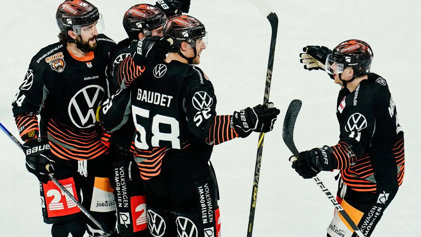 Sind als letztes DEL-Team ins Halbfinale der Playoffs eingezogen: Grizzlys Wolfsburg. (Foto: Uwe Anspach/dpa)