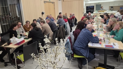 Während der Dekanatssynode wurde angeregt miteinander diskutiert. (Foto: Hans-Bernd Glanz)